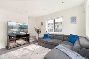 Sleek Coach House with Designer Kitchen - Sleeps 7 - Image 2