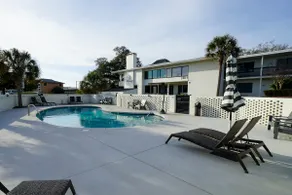 Beautiful Waterway View w/parking *No service fee! - Image 3