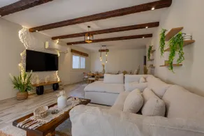 Luxury Sea View Apartment - Image 5