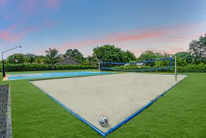 Spacious 8BR retreat w/ pool & game room - Image 4