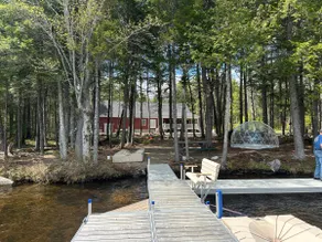 Luxurious lakefront home - Image 2