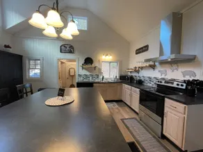 Spacious Country Getaway - Image 2
