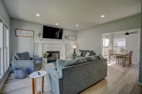Olathe LUX Remodel | 5BR, 3.5BA | Sleeps 10 - Image 3