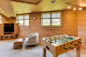 Family + Group Friendly Modern Log Cabin Home - Image 5