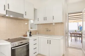 Sunny Boutique Home with Balcony - Image 4