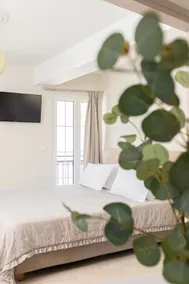 Sunny Boutique Home with Balcony - Image 3