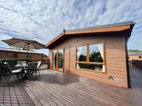Chestnut Lodge With Hot Tub - Image 2