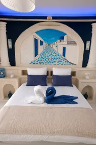 Le Secret de Santorin • Jacuzzi & Massage Chair - Image 3