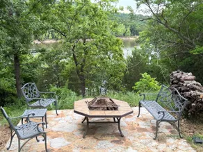 Table Rock Lakefront • Sleeps 15 • Near Branson - Image 2