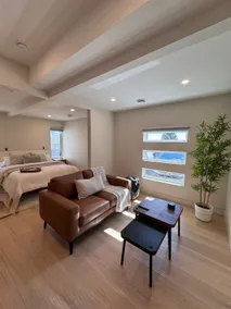 Luxury Garage Suite - Image 2