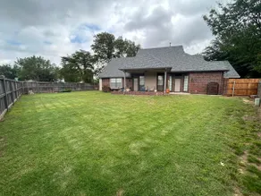 West Main Manor *Minutes to shopping, dining, OU - Image 3