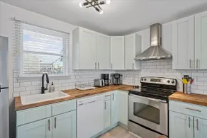 Oceanblock & Downtown Bethany - 2 bed / 1 bathroom with Private Sun Porch - Image 3