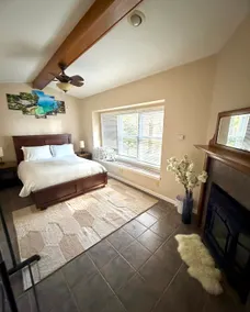 Modern Private Suite w/Free Breakfast&Free Parking - Image 2