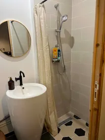 Cozy Studio with Private Jacuzzi, Modern Comfort - Image 4