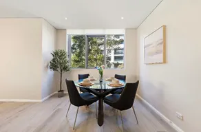 Spacious Abode 2x Parking Gym Pool next to Airport - Image 3