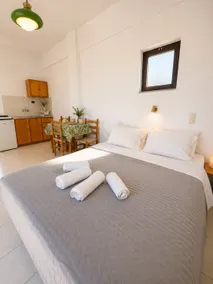San Ren, Simplicity with a sea view - Image 3