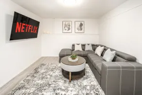 Spacious 7 Beds Family Home | Sleeps Large Groups - Image 4
