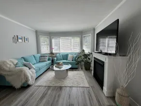 Modern Mountain View Retreat in Hope - Image 4