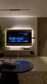 1br Near Airport & Train | 65” TV & Free Wi-Fi - Image 4
