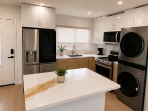 Bright Modern Studio • Full Kitchen • Washer/Dryer - Image 3