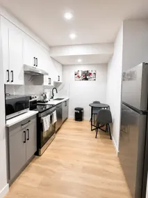 Modern 2BR Retreat-Near WEM - Workspace & Privacy - Image 4