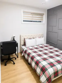 Modern 2BR Retreat-Near WEM - Workspace & Privacy - Image 5