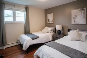 Cozy Renovated House in the Heart of the City - Image 5