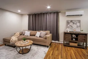 Cozy Renovated House in the Heart of the City - Image 2