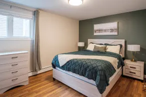 Cozy Renovated House in the Heart of the City - Image 4