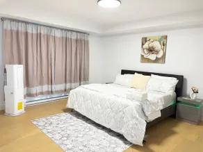 Cozy 3BR | 1 king Ensuite | 2 Queen | Sleeps 7| AC - Image 3