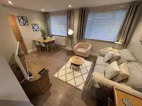 Premium Horsham Flat Near Station - Image 2