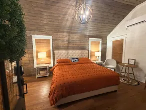 Farmhouse Lake Retreat - Image 3