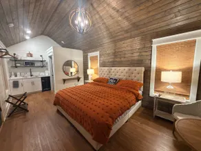 Farmhouse Lake Retreat - Image 4