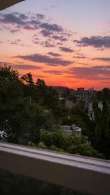 We‘Desi’ House Studio Apt + Sunsetview + Projector - Image 4