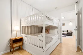 Comfy 2BR Near UW & Northgate Station w/ Backyard - Image 4