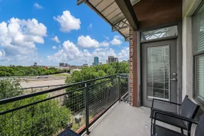 Historic 3 bedroom loft in Central Dtown Ft Worth! - Image 3