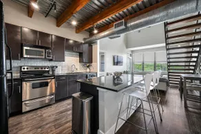 Historic 3 bedroom loft in Central Dtown Ft Worth! - Image 2