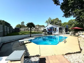 The Pool House - Image 2