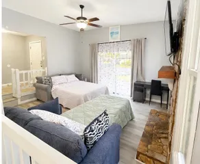 The Pool House - Image 4