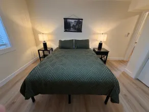 Into the Woods - 2 bed/1 bath pet friendly + yard - Image 2