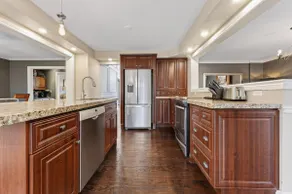 Whitby Luxury Home | Pool, Hot Tub | Near Toronto - Image 5