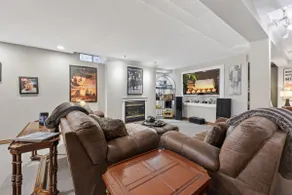 Whitby Luxury Home | Pool, Hot Tub | Near Toronto - Image 4