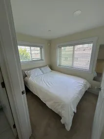 Private 3BR 2BA Laneway Home and Parking - Image 4