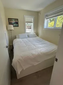 Private 3BR 2BA Laneway Home and Parking - Image 5