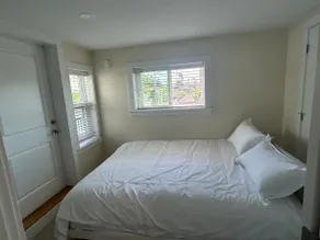 Private 3BR 2BA Laneway Home and Parking - Image 3