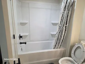 Executive Luxury Suite Unit B - Image 4