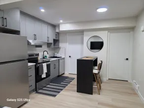 Executive Luxury Suite Unit B - Image 2
