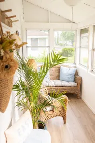 The Solo Shore Cottage | Walk to Beach + Sun Porch - Image 5
