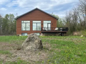 Chalet on Lake Selby - Image 2