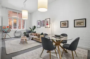 A Chic 2BR Apt with Panoramic Views FREE Parking - Image 2